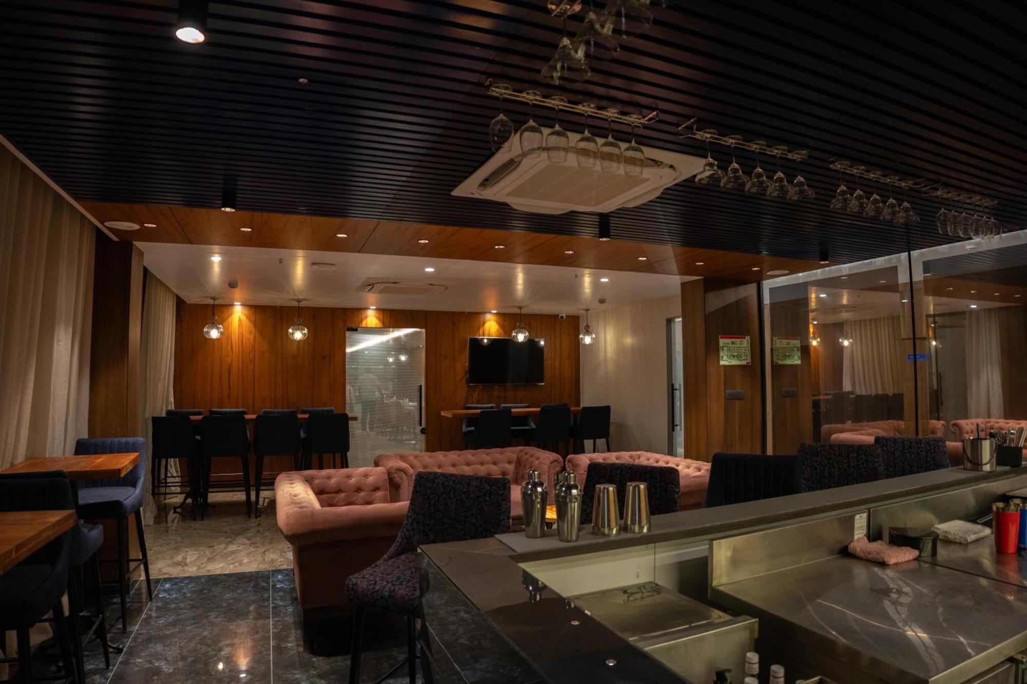 Pride Elite, Daman Hotel Exterior photo