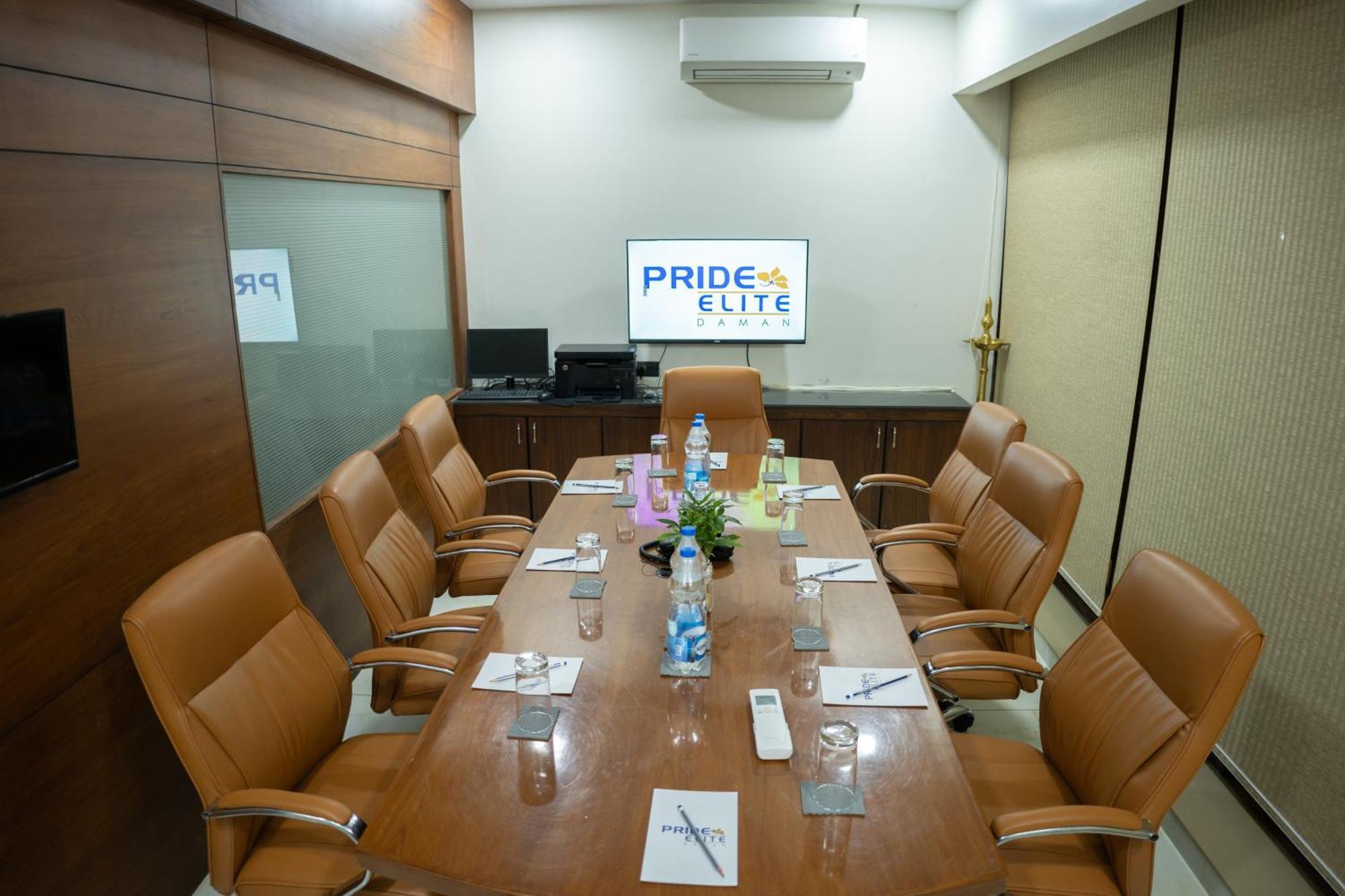 Pride Elite, Daman Hotel Exterior photo
