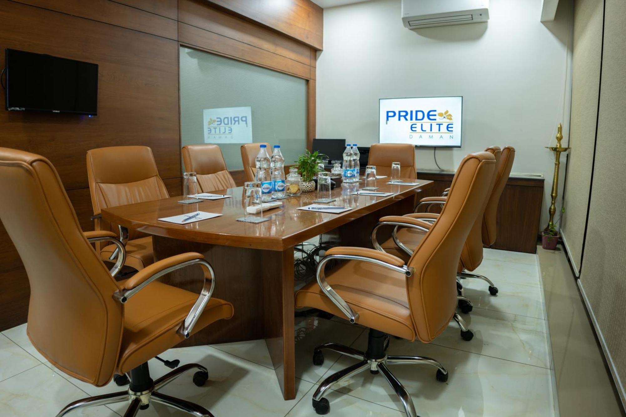 Pride Elite, Daman Hotel Exterior photo