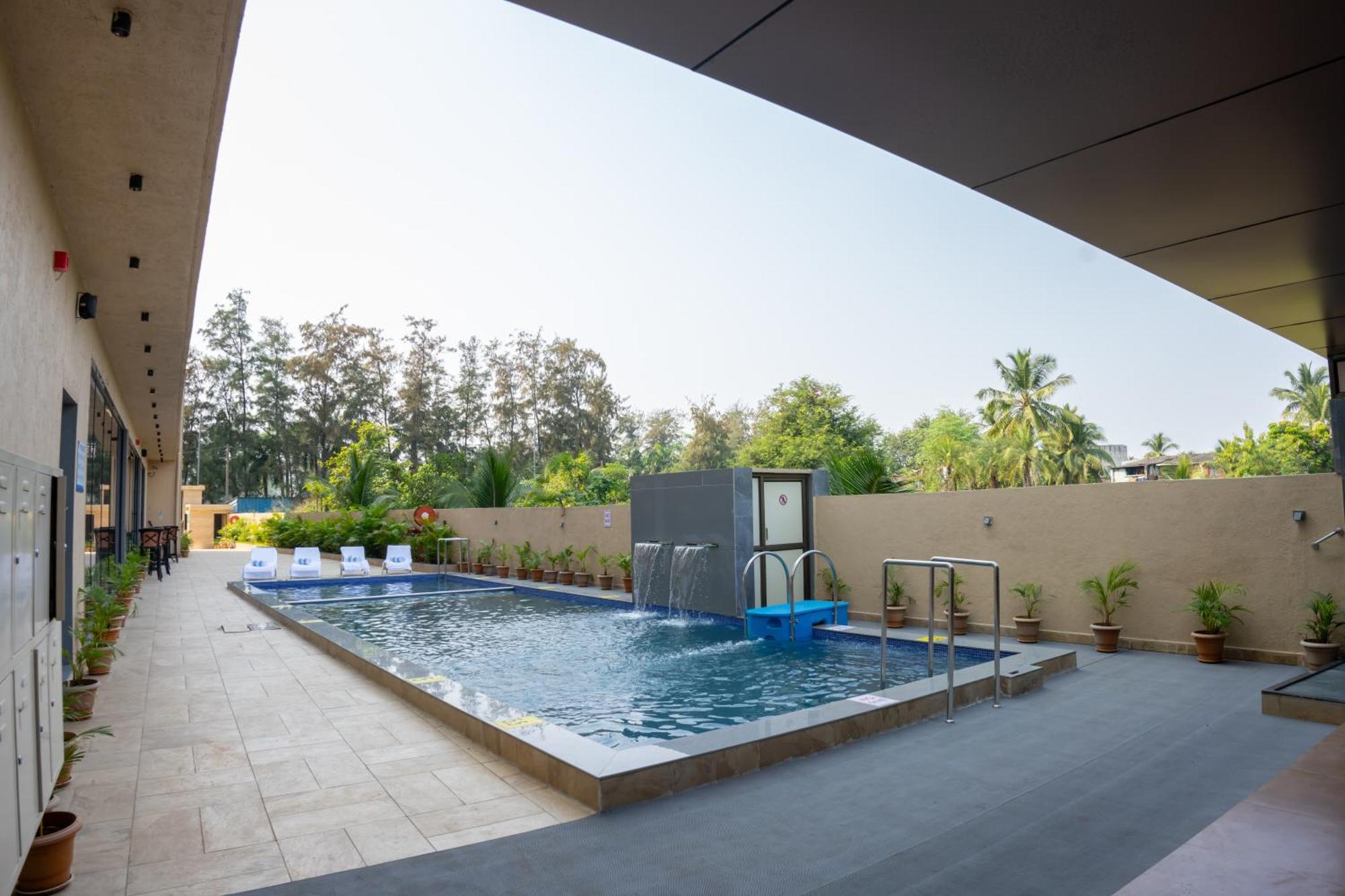 Pride Elite, Daman Hotel Exterior photo