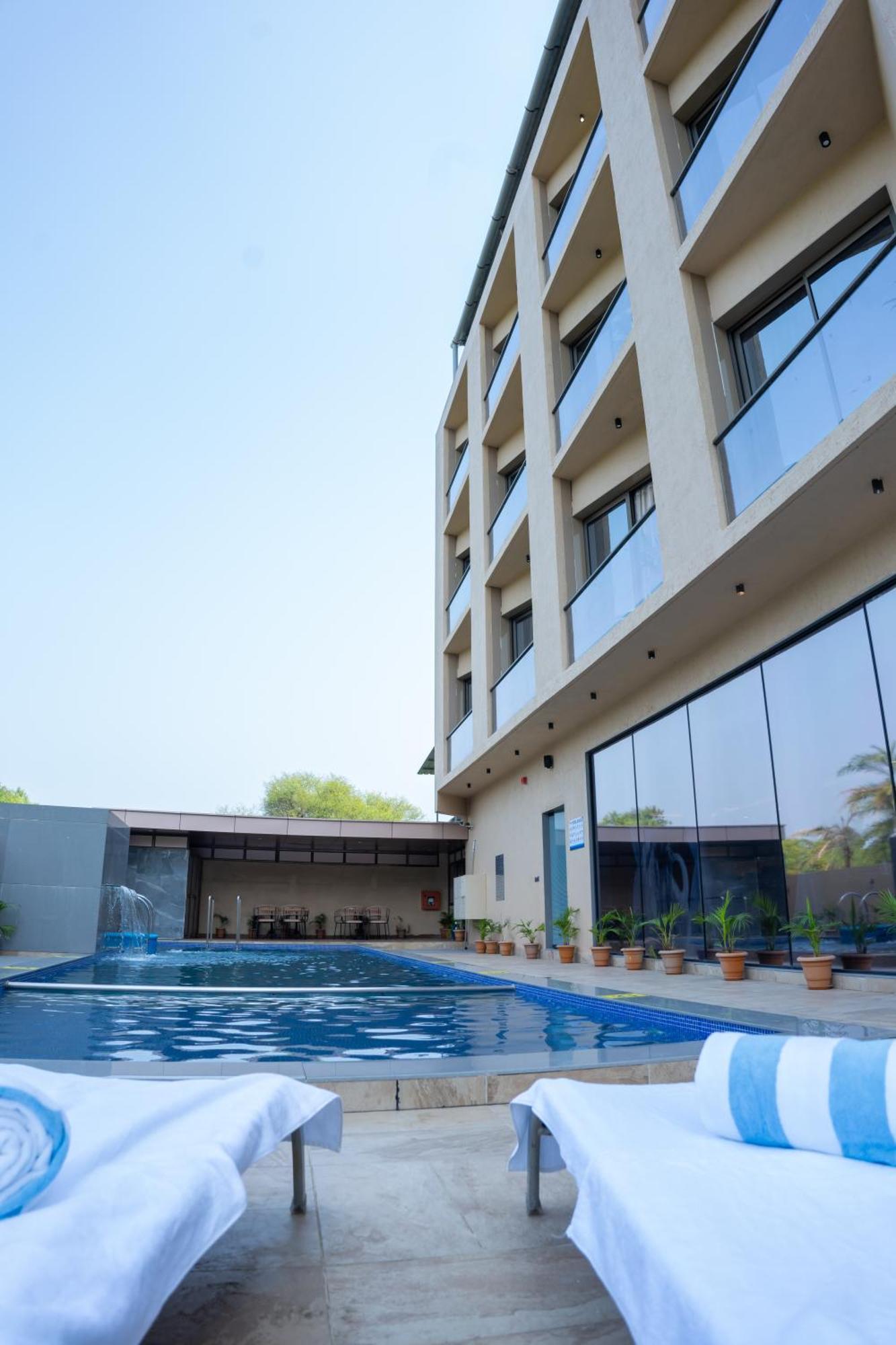 Pride Elite, Daman Hotel Exterior photo